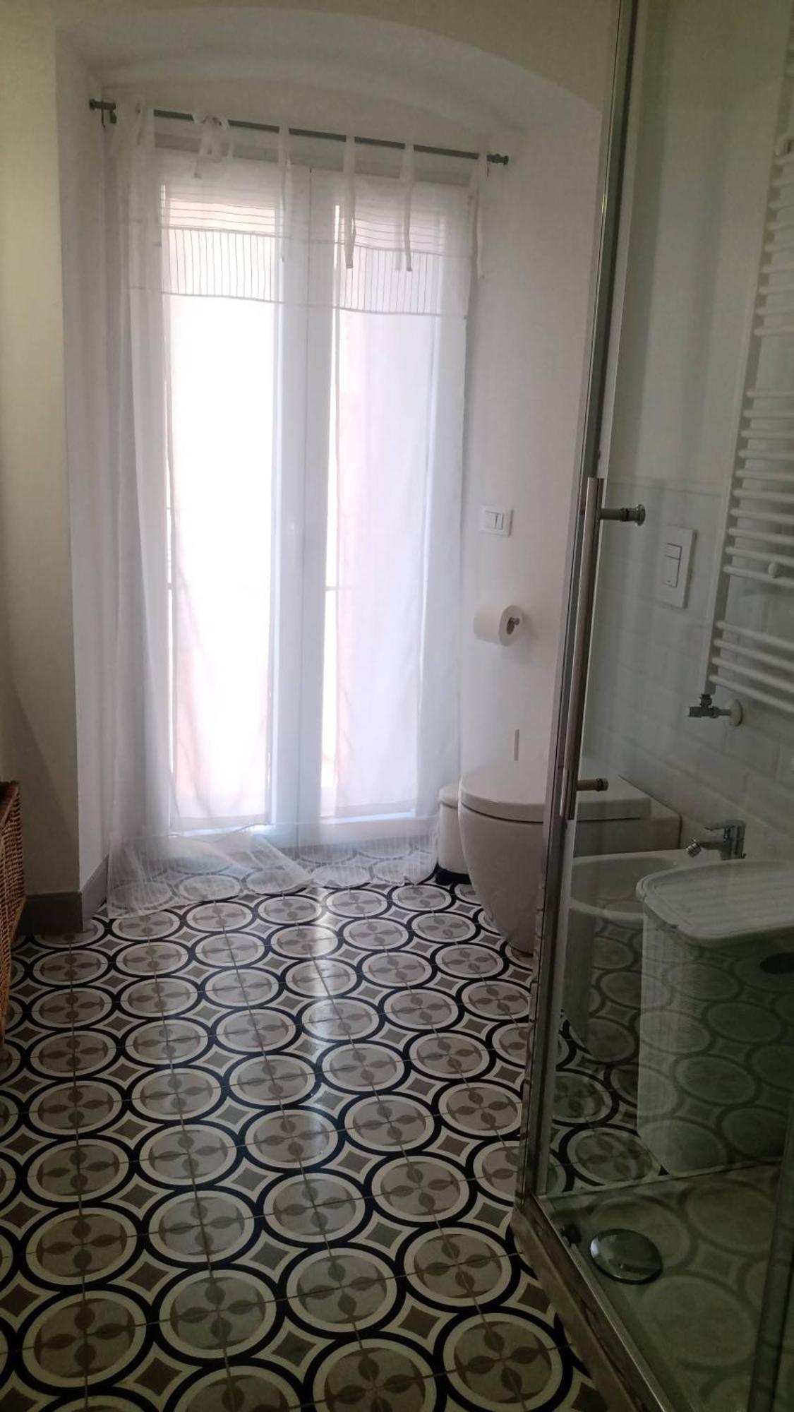 Casa Renova, Intero Appartamento, 2 Camere, Max 4 Ospiti, Trieste Zona Storica Exterior photo