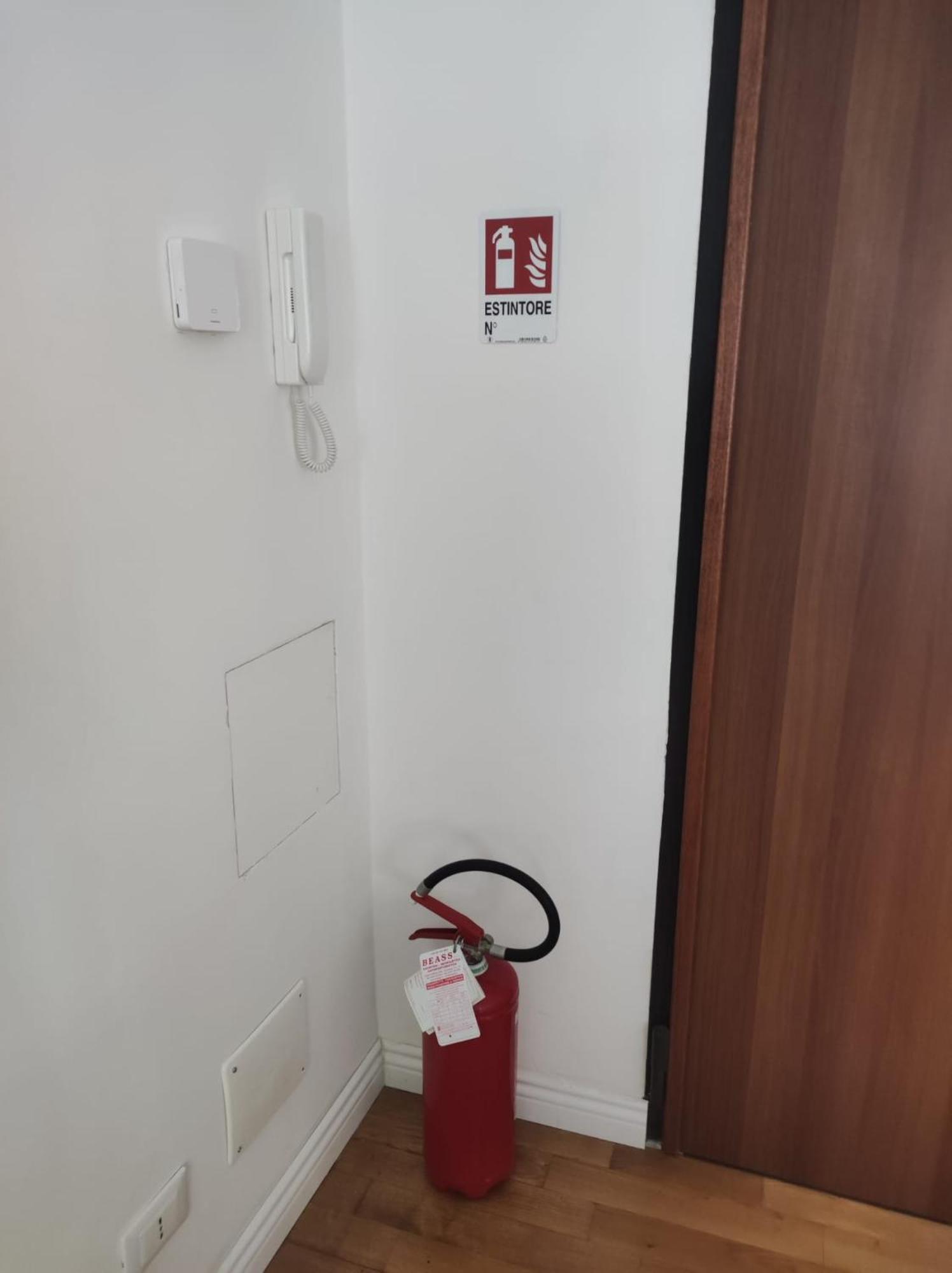 Casa Renova, Intero Appartamento, 2 Camere, Max 4 Ospiti, Trieste Zona Storica Exterior photo